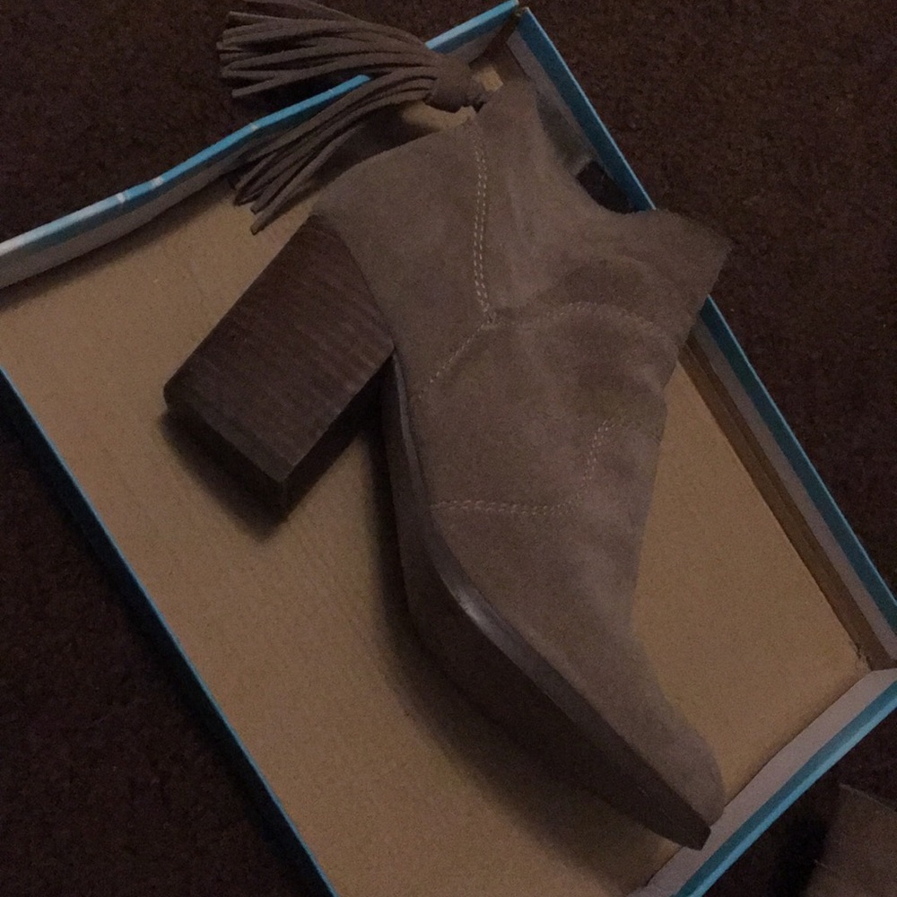 6.5 taupe booties